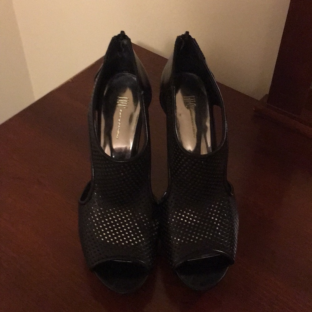 Shoes - Picture 3 of 5